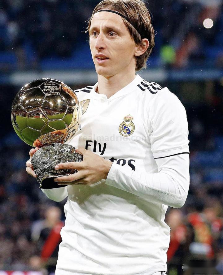 尤文官方更新：韦加接受诊断检查，右腿股薄肌腱受伤